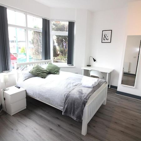 Newly Refurbished Studio, Great Location 8 Studios Nottingham Luaran gambar