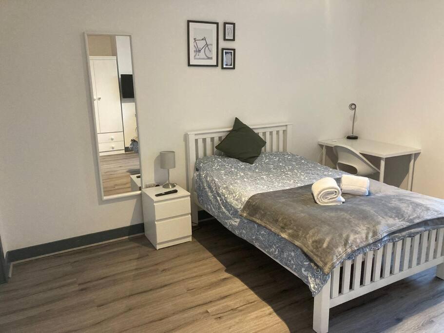 Newly Refurbished Studio, Great Location 8 Studios Nottingham Luaran gambar